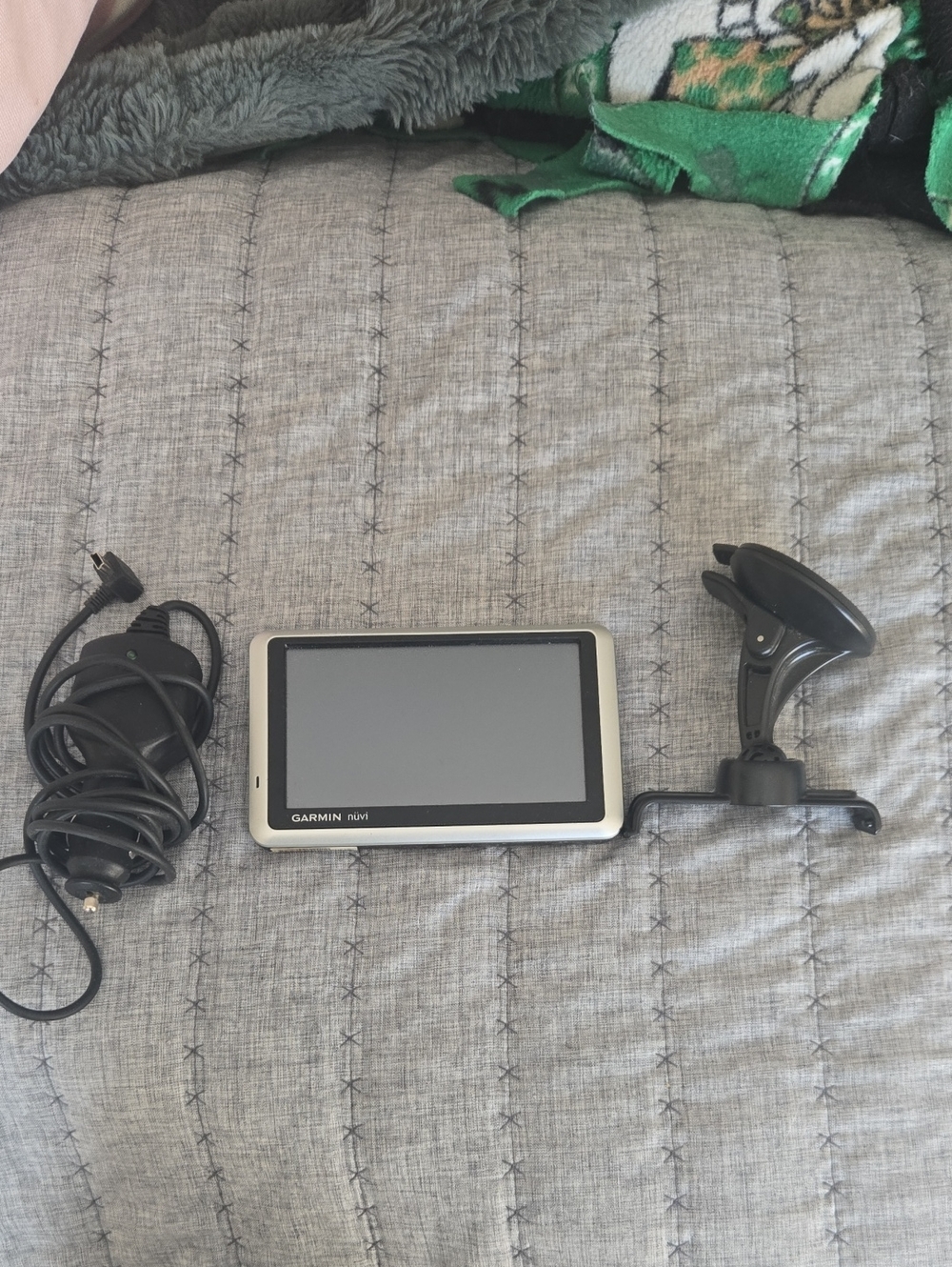 garmin nüvi GPS Navigator in Silver and Black